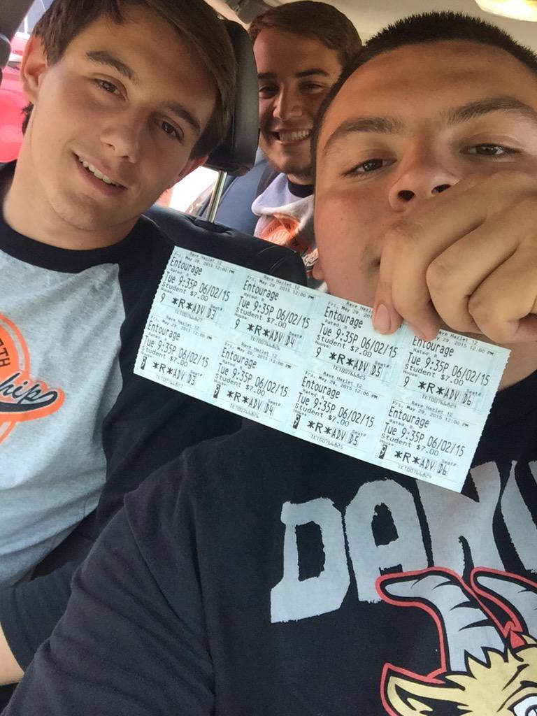 RT @JoeAntonio10: The entourage is going to see Entourage! @adriangrenier @mrkevinconnolly @jerrycferrara http://t.co/wSYn345wPe