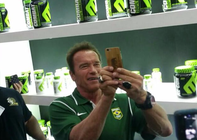 RT @TheArnoldFans: @Schwarzenegger having a great time in Rio: @MusclePharm booth & Terminator press conference! #SpotTheTerminator http://…