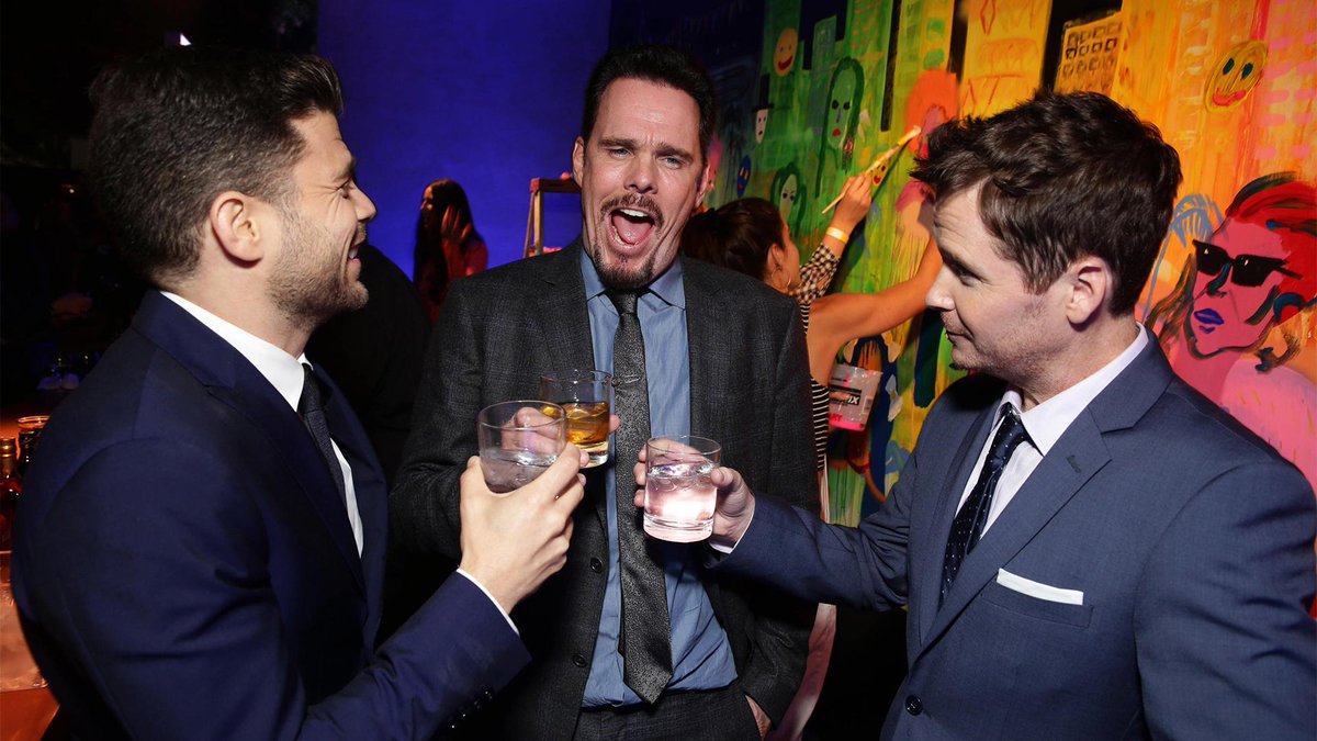 RT @Variety: 'Entourage' Cast Parties With @janesaddiction Like It's 2011 at L.A. Premiere http://t.co/wX2b3DLIz9 http://t.co/ToivHo59GG