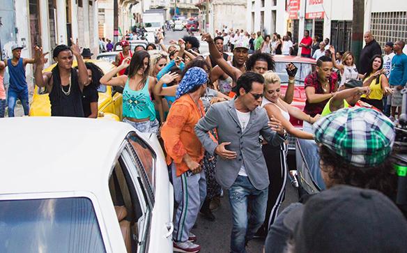 RT @AlRojoVivo: Hoy en #ARV @MarcAnthony y @GdZOficial durante filmación de #LaGozadera. A las 4pm/3c por @Telemundo http://t.co/S9EDnEmSnx