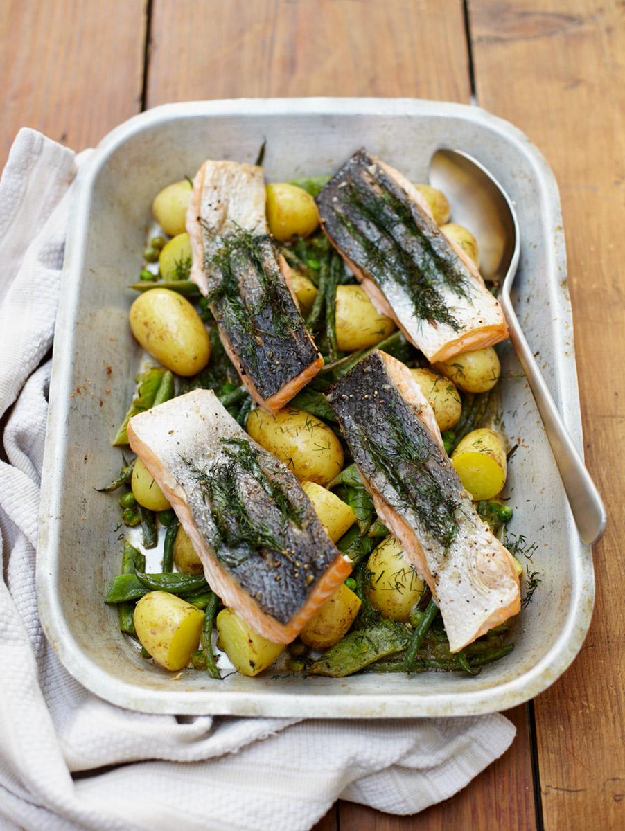 #recipeoftheday Summer tray-baked salmon. With new potatoes and seasonal veg ???? http://t.co/BsU8xqg2fS http://t.co/3kcTnf0d2d