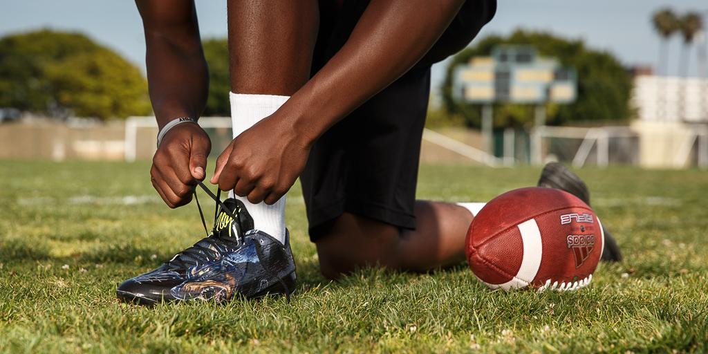 lace em up wit tha #SnoopCleat this season n be tha top dawg on tha field!! time to ball out - http://t.co/XlYxIr7sRO http://t.co/khLEM0i805