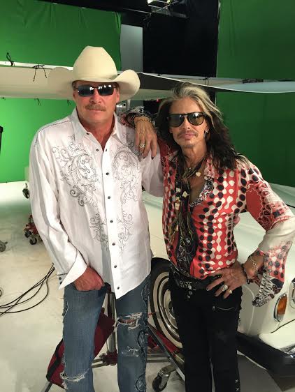 RT @OfficialJackson: Look who teamed up with Alan for the #CMTAwards. Tune in on Wednesday 8|7c to see what happens! @IamStevenT @CMT http:…