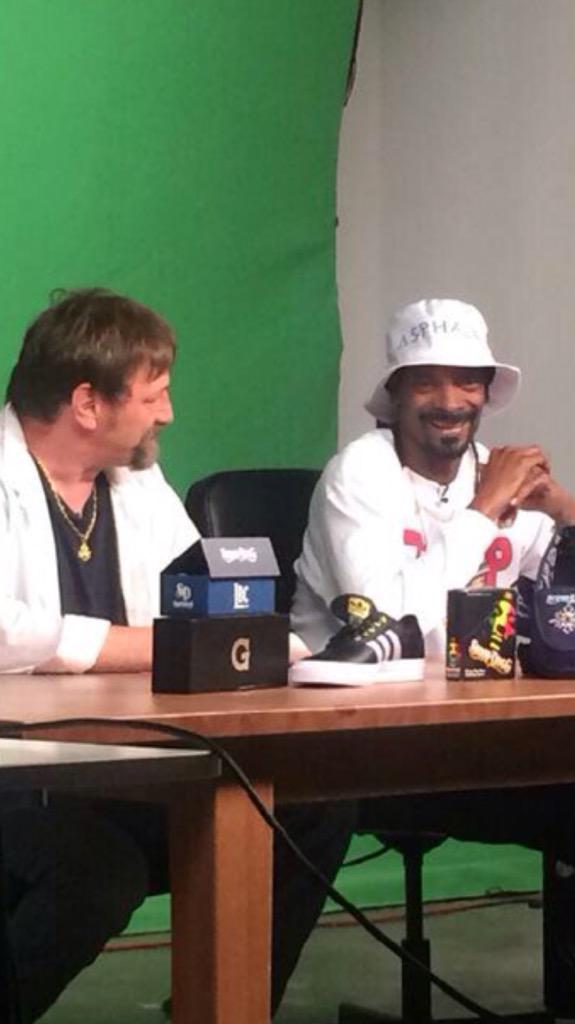 RT @captjohnathan: (Sheryl here) Capt Johnathan's visit to @SnoopDogg http://t.co/9LUfB6WKE9  Be warned, apologies if it offends anyone. ht…