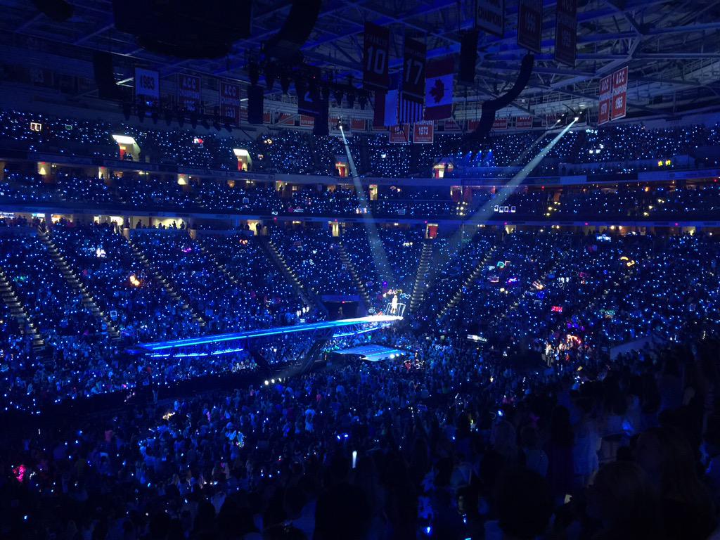 Annnnddddd thank you Raleigh!
#1989tourRaleigh http://t.co/HmZXtZXv4Q