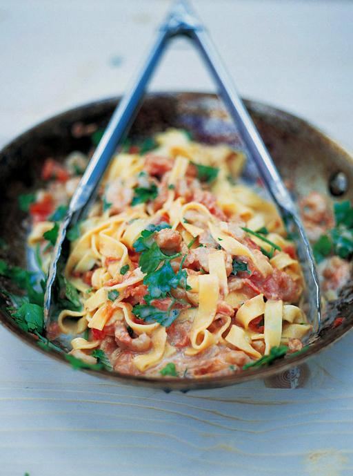 #Recipeoftheday Summery taglierini with a simple sweet tomato sauce & shrimps http://t.co/E8ahEJeBRF http://t.co/SUHePOdpKE