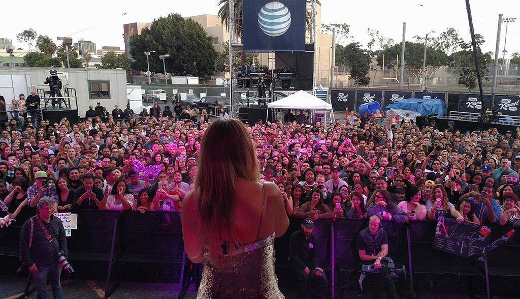 #tbt with my amazing #lambs while performing at @JimmyKimmelLive ???????? http://t.co/w1WfxRtsKY