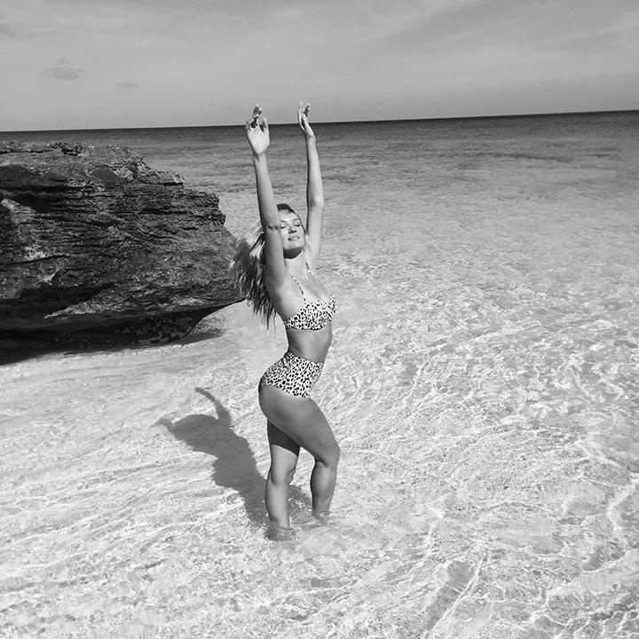 .@AngelCandice goes retro in #TurksAndCaicos. ☀️ #OwnTheSummer http://t.co/d6z4JTt2iL
