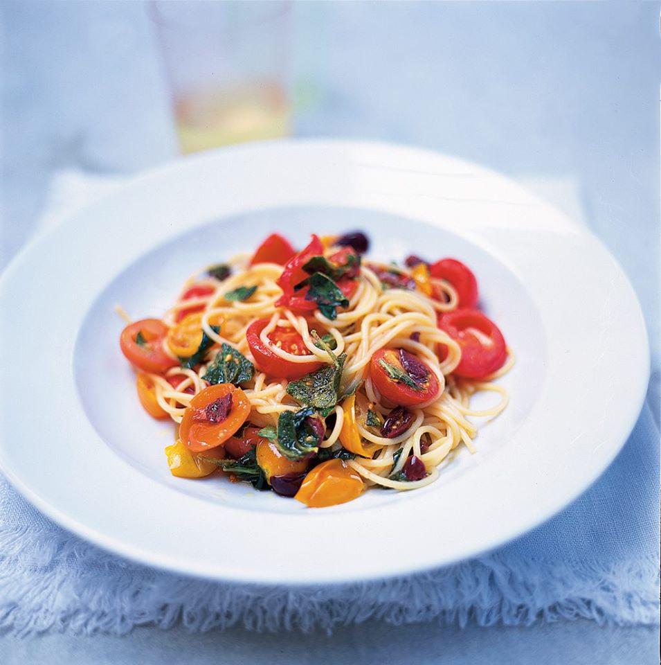 #Recipeoftheday Simple summer spaghetti with beautiful ripe tomatoes & olives #MeatFreeMonday http://t.co/IDROr9jiiv http://t.co/HAWhcoKQR1