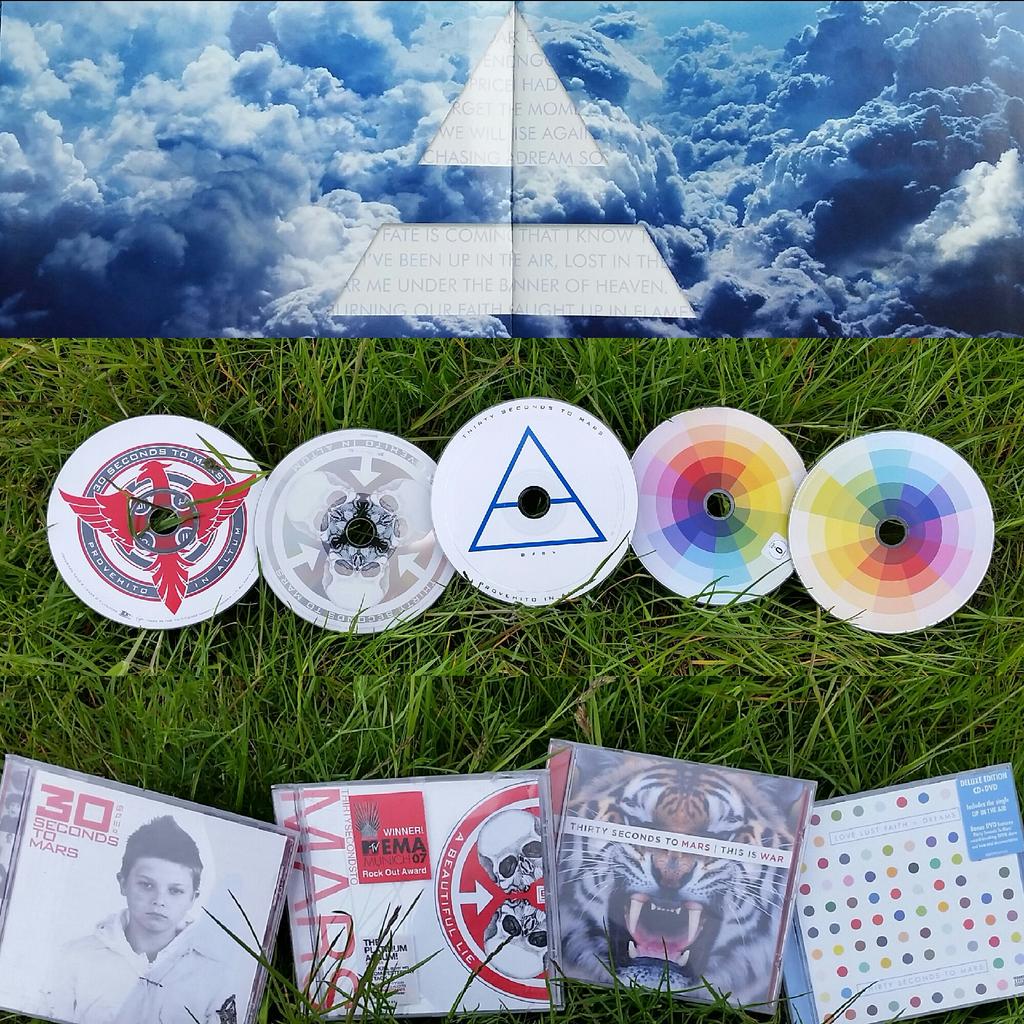 RT @Holly_d_1986: @30SECONDSTOMARS Thanks 4 this epic & legendary collection! One I will treasure for a lifetime! @JaredLeto http://t.co/76…