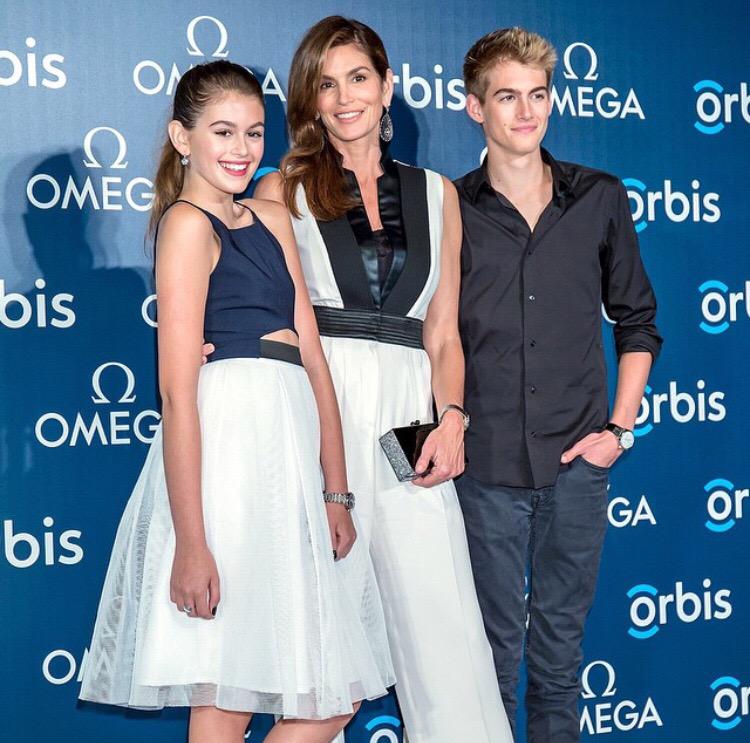 On the blue carpet last night in HK! Loved being here for @omega's screening of the documentary we did w @orbisintl. http://t.co/iPT67JznkO