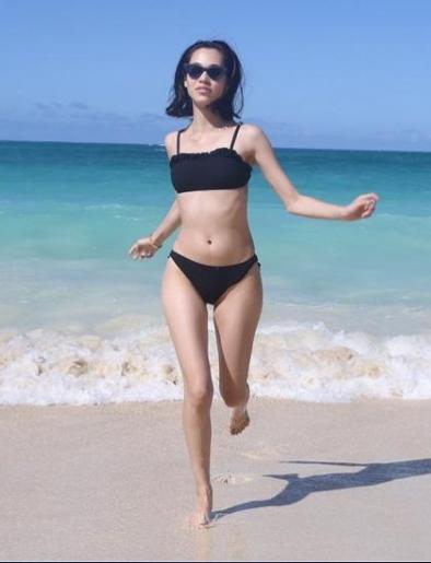 水着でバカンス状態の水原希子