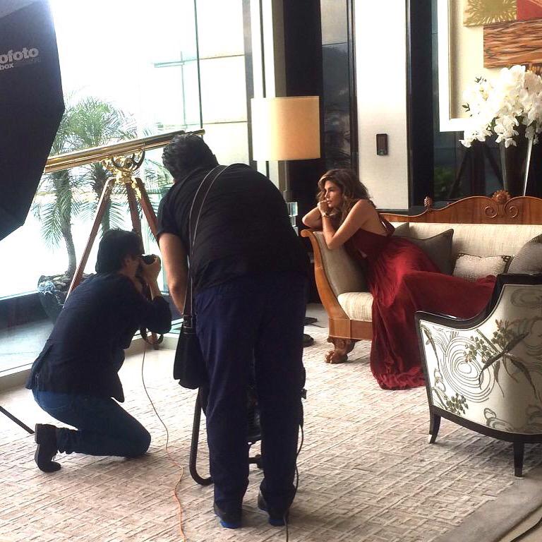 Shooting with #ELLEHONGKONG and @omegawatches in the penthouse of the Peninsula Hotel, Hong Kong. #BTS???? http://t.co/Y44zZ5aDSL