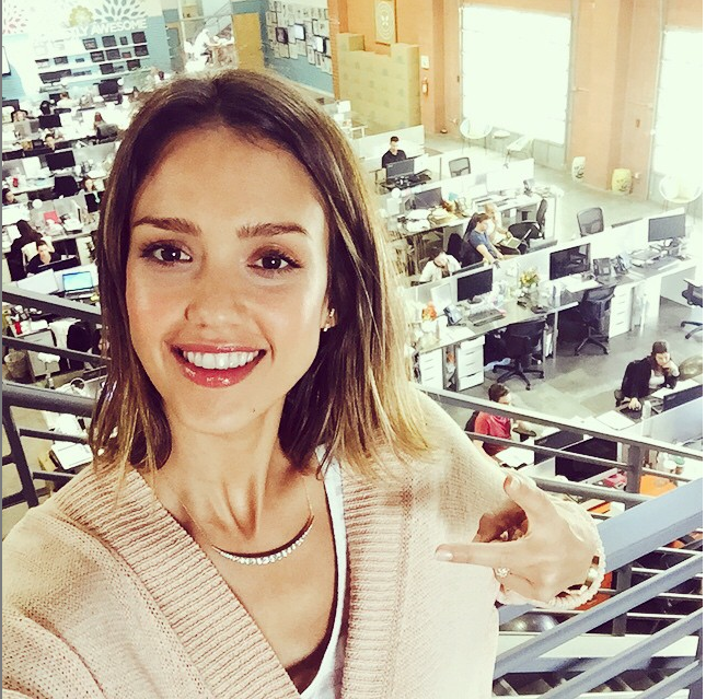 RT @byrdiebeauty: Did you see @JessicaAlba's big news yesterday? http://t.co/3gNcv8ua0z http://t.co/KlgwQ7A2Cc