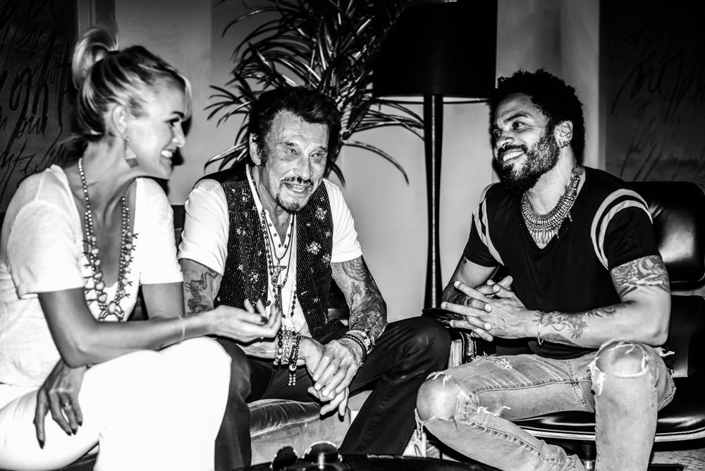 Backstage before my show with @lhallyday and @JohnnySjh​. Thank you for staying the whole night. Love and respect. http://t.co/yi6DvO3El6