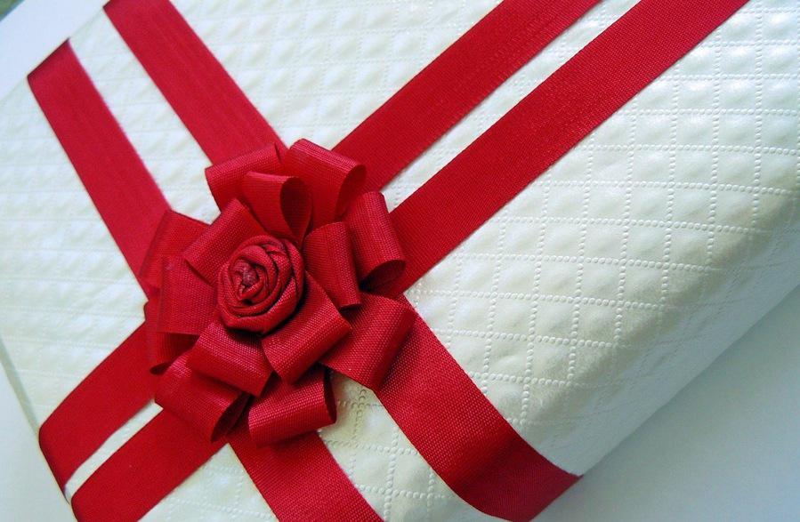 Бант из ленты подарочный Бант из ленты подарочный