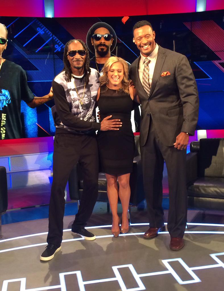 tune in to @nflnetwork @NFLTotalAccess rite now ! im abt to be on s/o @WillieMcGinest @AmberTheoharis !! ????????✨✨ http://t.co/Cy5fLzeXHQ