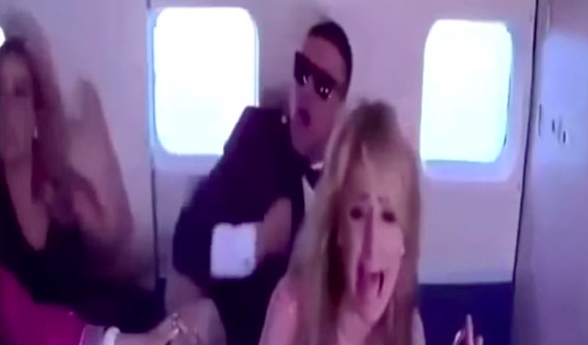 RT @HollywoodLife: This shocking prank had Paris Hilton convinced her plane was about to crash. Watch: http://t.co/WSVxWntSTc http://t.co/K…