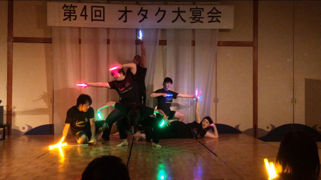 昨日のオタク大宴会のLuminous Bulletの一コマ、メンバーでデスパレードOPの真似してたのよw 昨日のオタク大宴会のLuminous Bulletの一コマ、メンバーでデスパレードOPの真似してたのよw