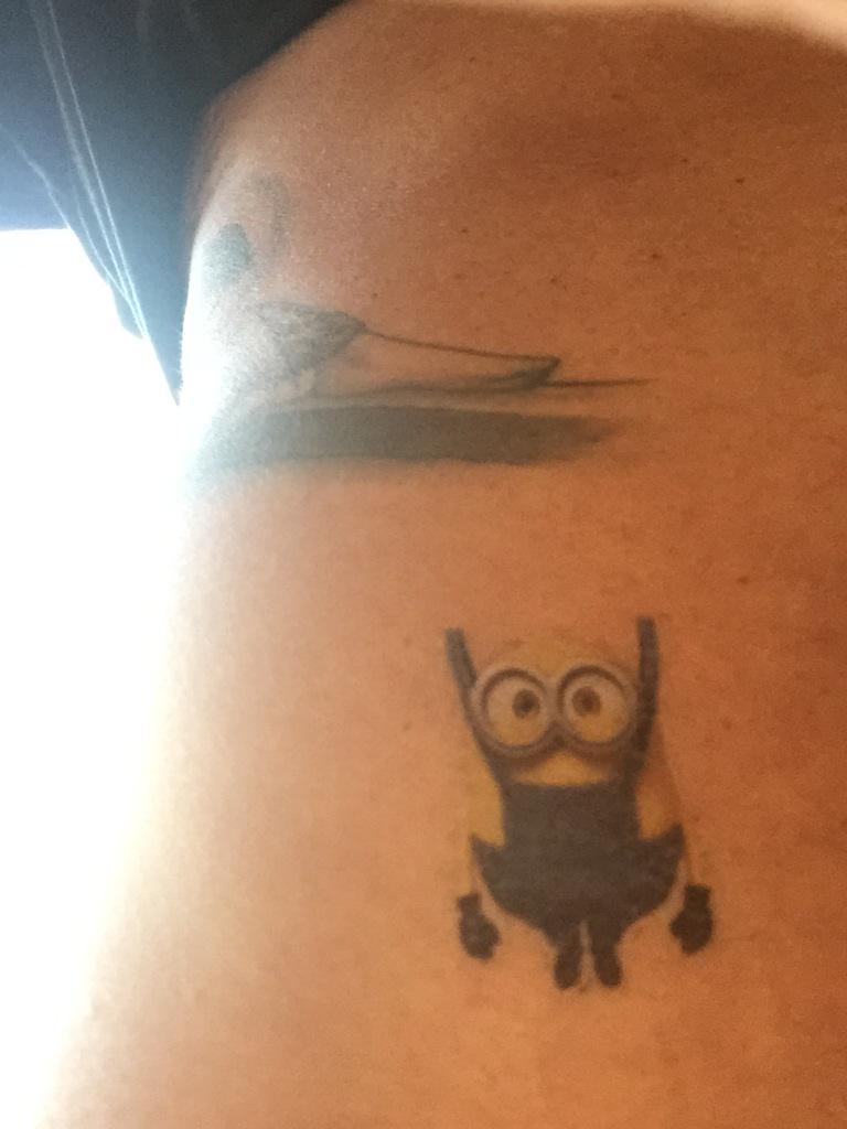 Harper has just added to Daddie's tattoo collection x happy Tuesday in the sunshine! X vb http://t.co/DK767dVfpE