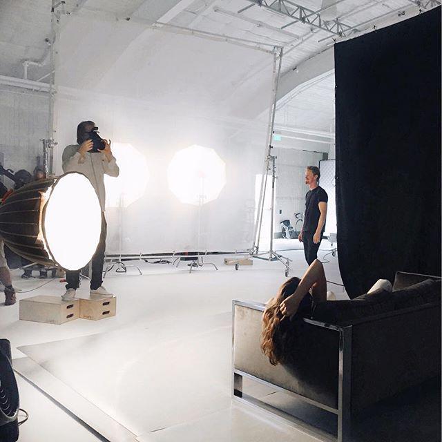 RT @smashboxstudios: @CindyCrawford on set in BIGBOX with #THEEDIT by @netaporter! http://t.co/J7YsgrYOmB http://t.co/S2SsPoeXPs