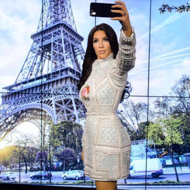 OMG how amazing is my @MadameTussaudLondon wax figure!!! So cool you can actually take a selfie with her!!! http://t.co/YztkIEXjfO