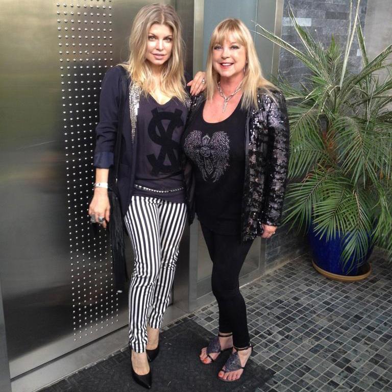 RT @FergieFootwear: #tbt 2012: @Fergie in PRECISE #pumps w/ mom Terri in TEXT #sandals b4 the duo heads 2 @MRCHOW. http://t.co/uhk3QM30tI h…