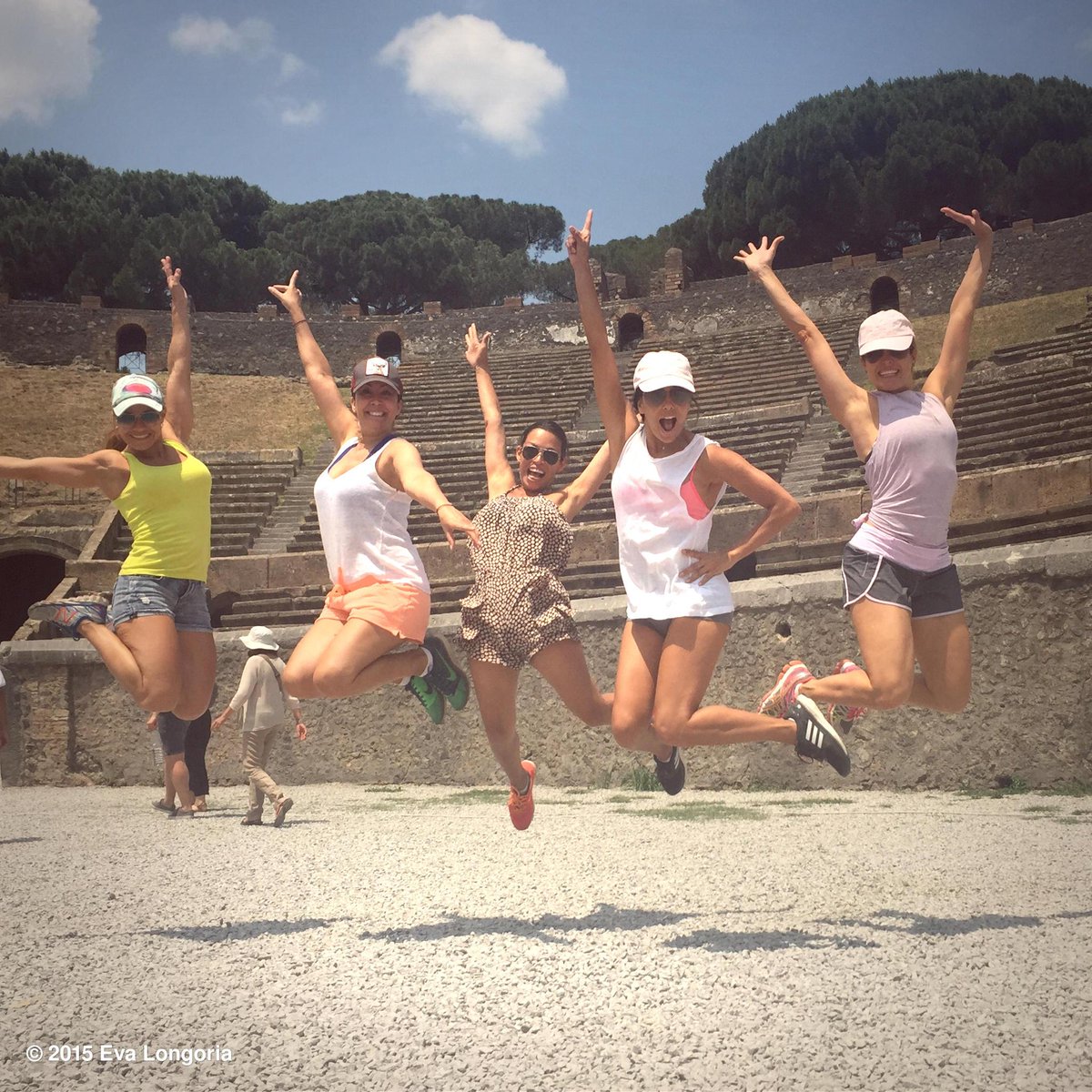 Jumping around at the coliseum in #Pompeii with @ClaudiaZapata @alinaperalta @MariaRBravo http://t.co/gQLcoDcrXg