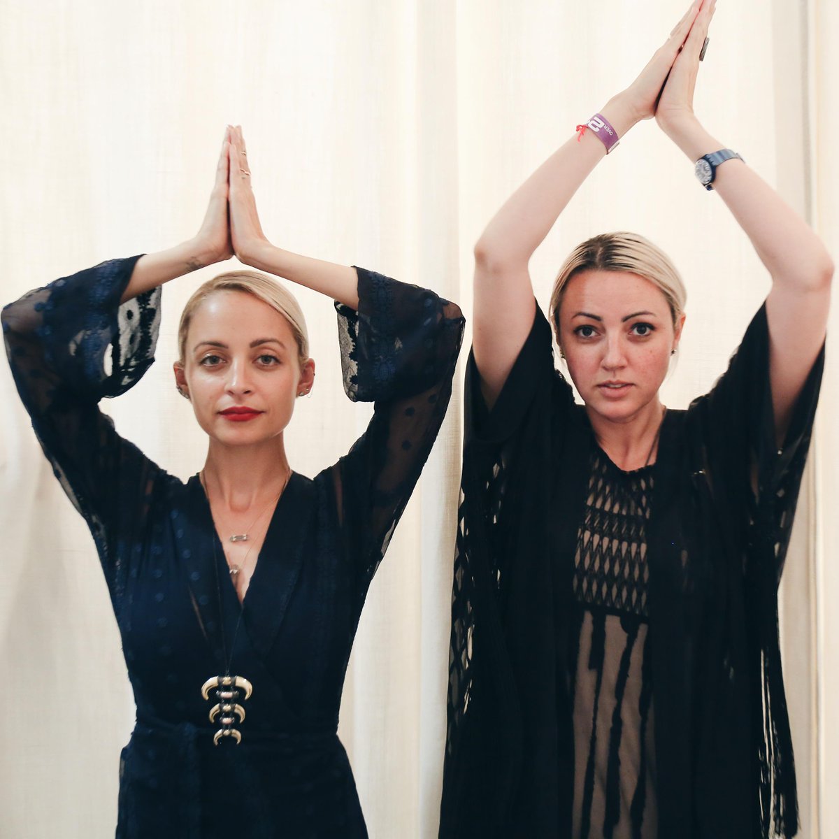 RT @hoh1960: ALSO @nicolerichie & @sofifii looked AMAZING in #HOH1960 head-to-toe! Click for deets to shop: http://t.co/4qNfhxL3Ew http://t…