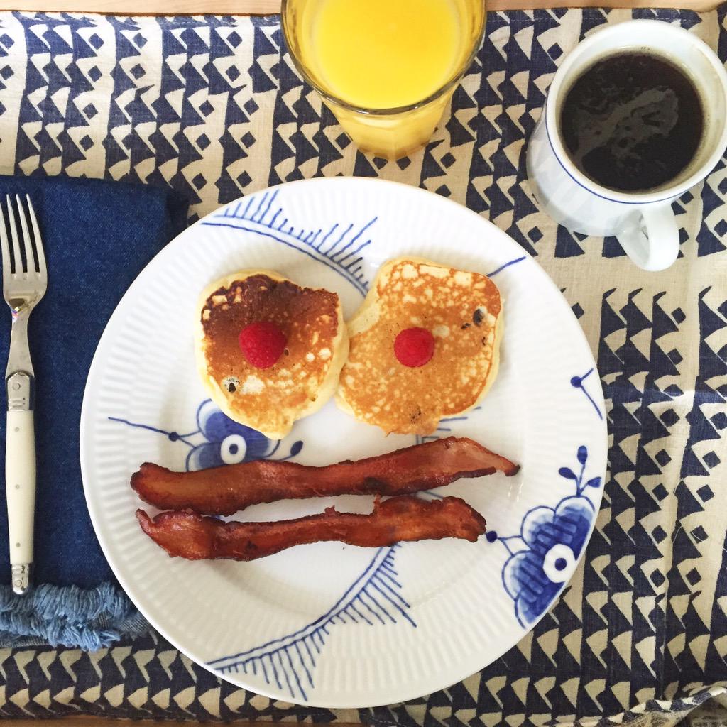 Happy Sunday folks!! Hope you're spending time with family...and bacon. ❤️#MoreBacon #BreakfastOfChampions http://t.co/X7W9ZZyYfM