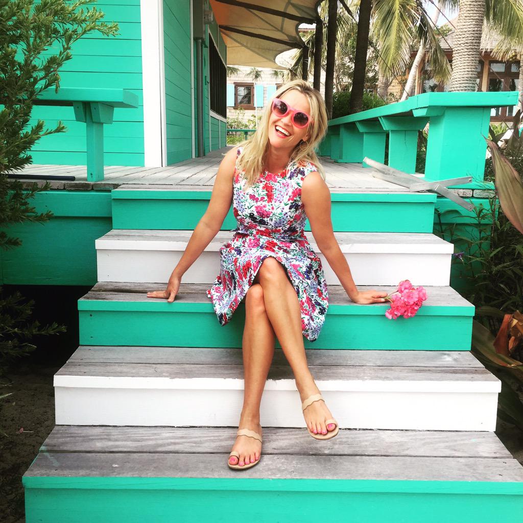 Greetings from Paradise! ☀️ (dress by @DraperJamesGirl) http://t.co/DcGzSVnP62