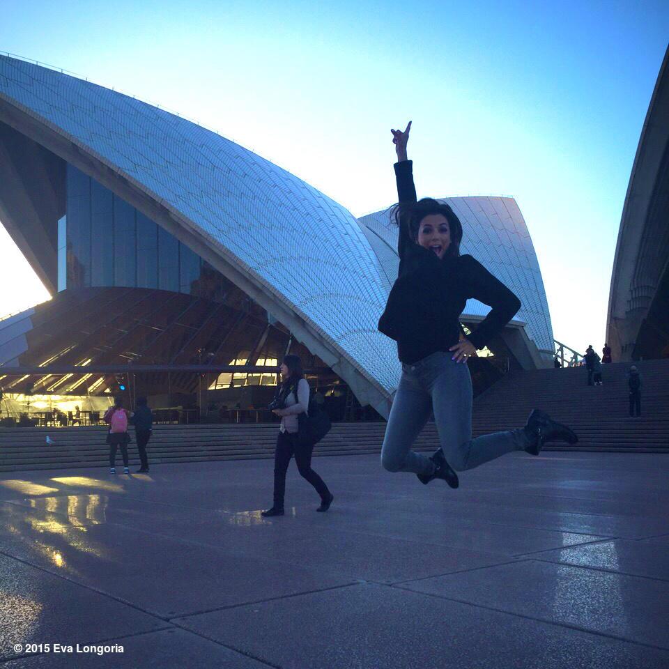 Had to jump in front of Sydney Opera House! #SpecsaversStyle http://t.co/XeRv1JgzVf