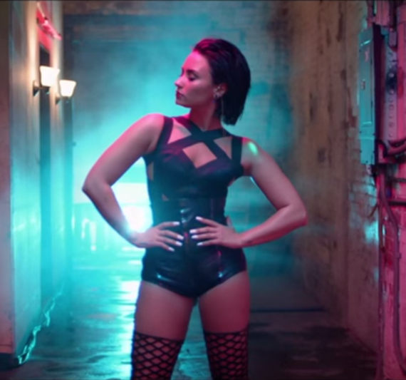 RT @eonline: @ddlovato LOVE!! #CoolForTheSummerVideoToday http://t.co/iAYwn0WIKr http://t.co/YSY8EOVVfE