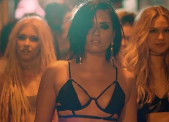 RT @EOnlineUK: 12 times @ddlovato's #CoolForTheSummer video made us go 