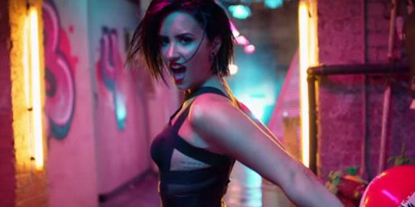RT @accesshollywood: This is how you do a hot summer music video! Demi Lovato's #CoolForTheSummer slays! http://t.co/tFEJH0hBfK http://t.co…