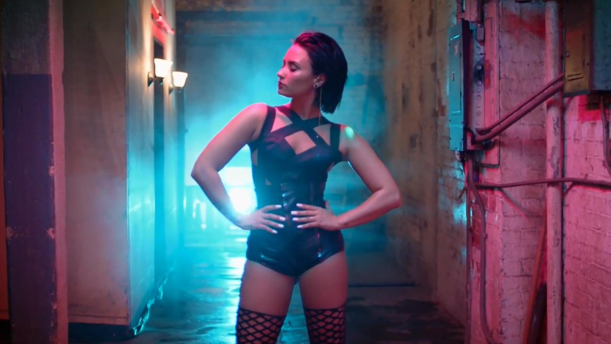 RT @InStyle: Watch @ddlovato's hot new music video for #CoolForTheSummer: http://t.co/WKsFpnwngR http://t.co/A4j08HDYGi