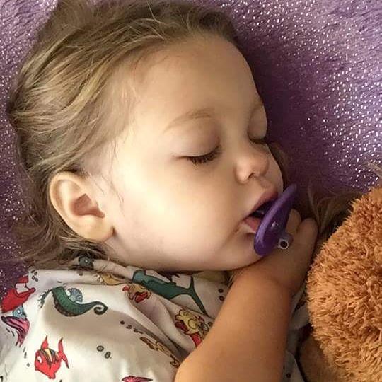RT @JeduCex: @Alyssa_Milano  my niece Graycen diagnosed with bcell leukemia. Pls share 4prayers, we need all we can get! http://t.co/kgB3wk…