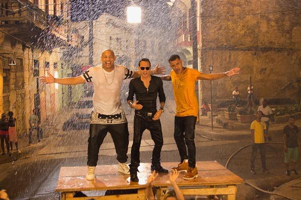 RT @SonyMusicCol: ¡Se formó #LaGozadera con lo nuevo de @GdZOficial ft. @MarcAnthony! http://t.co/OES4xQbZQG http://t.co/RJ4pgY09pe