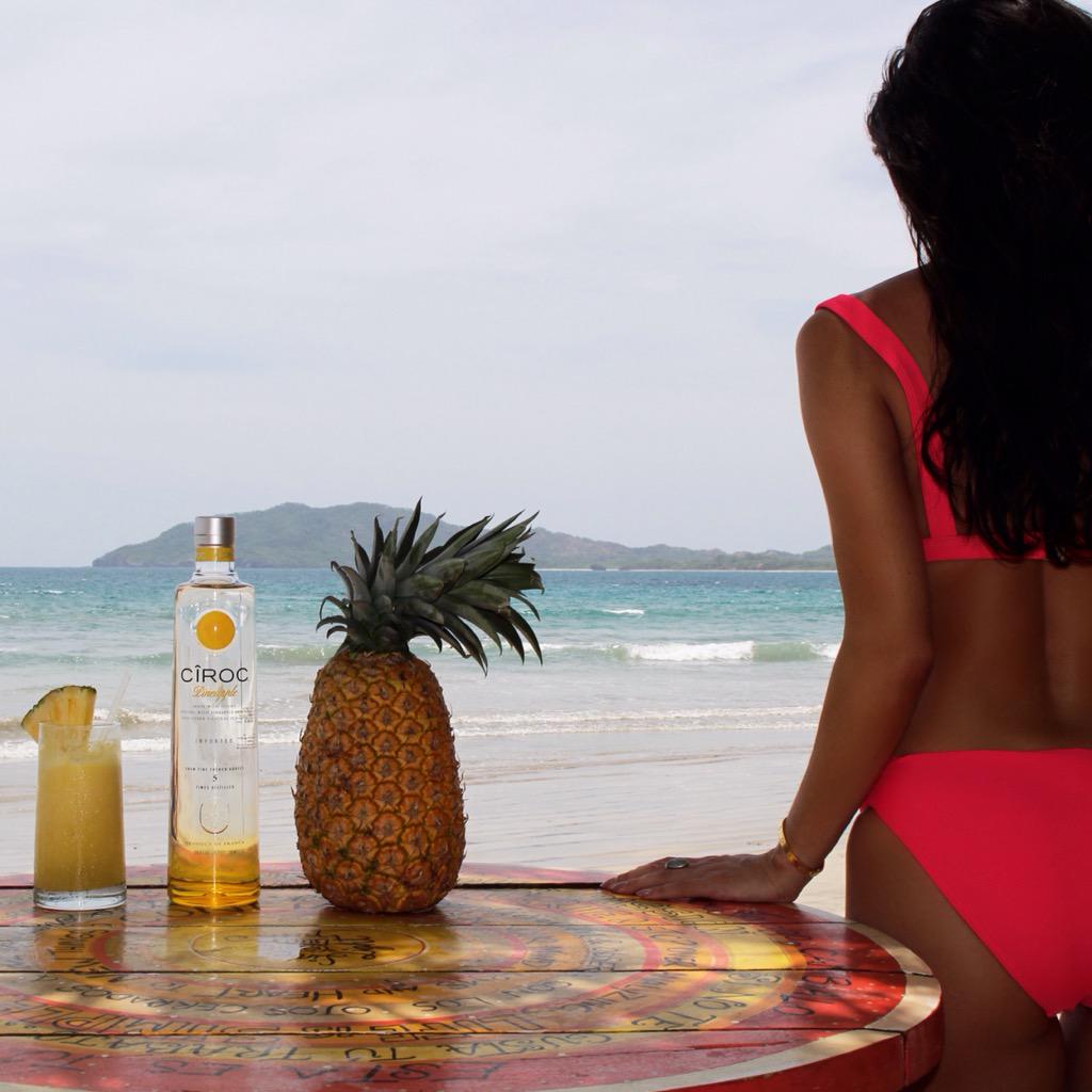 Enjoy the finer things in life!! S/O to all the #CirocGirls!! #LaPina #CirocLife http://t.co/qLjB7aZ73q