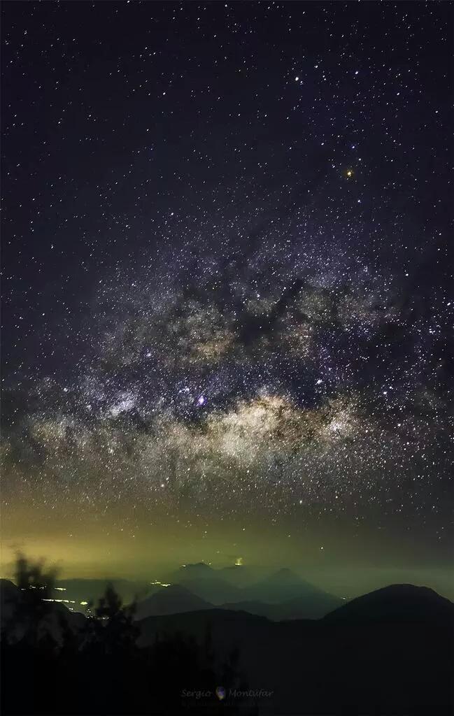 Una mirada al cielo. http://t.co/0SbMiOBa1u
