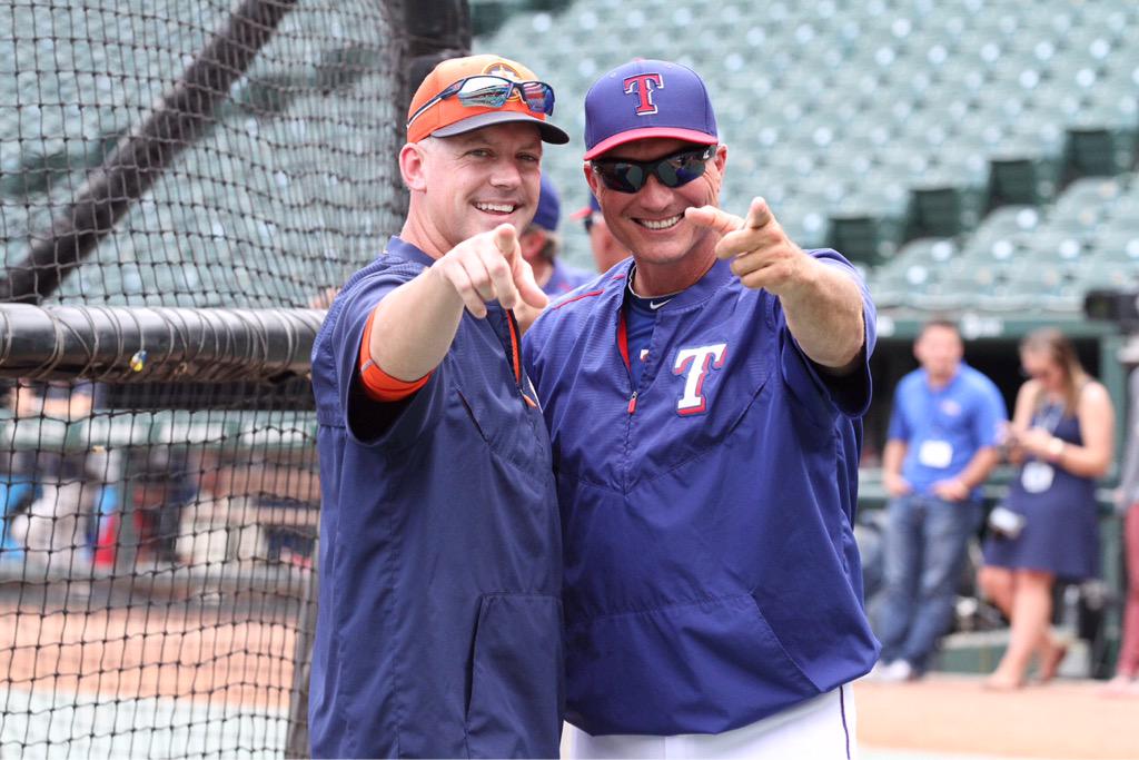 astros manager a.j. hinch and rangers manager jeff 