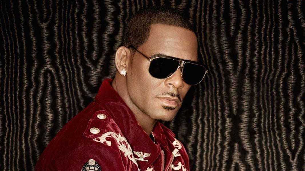 RT @OracleArena: .@rkelly tickets are now on sale - which song do you want to hear live?! http://t.co/b0TsAcf8eu http://t.co/3nDqQKdkjE