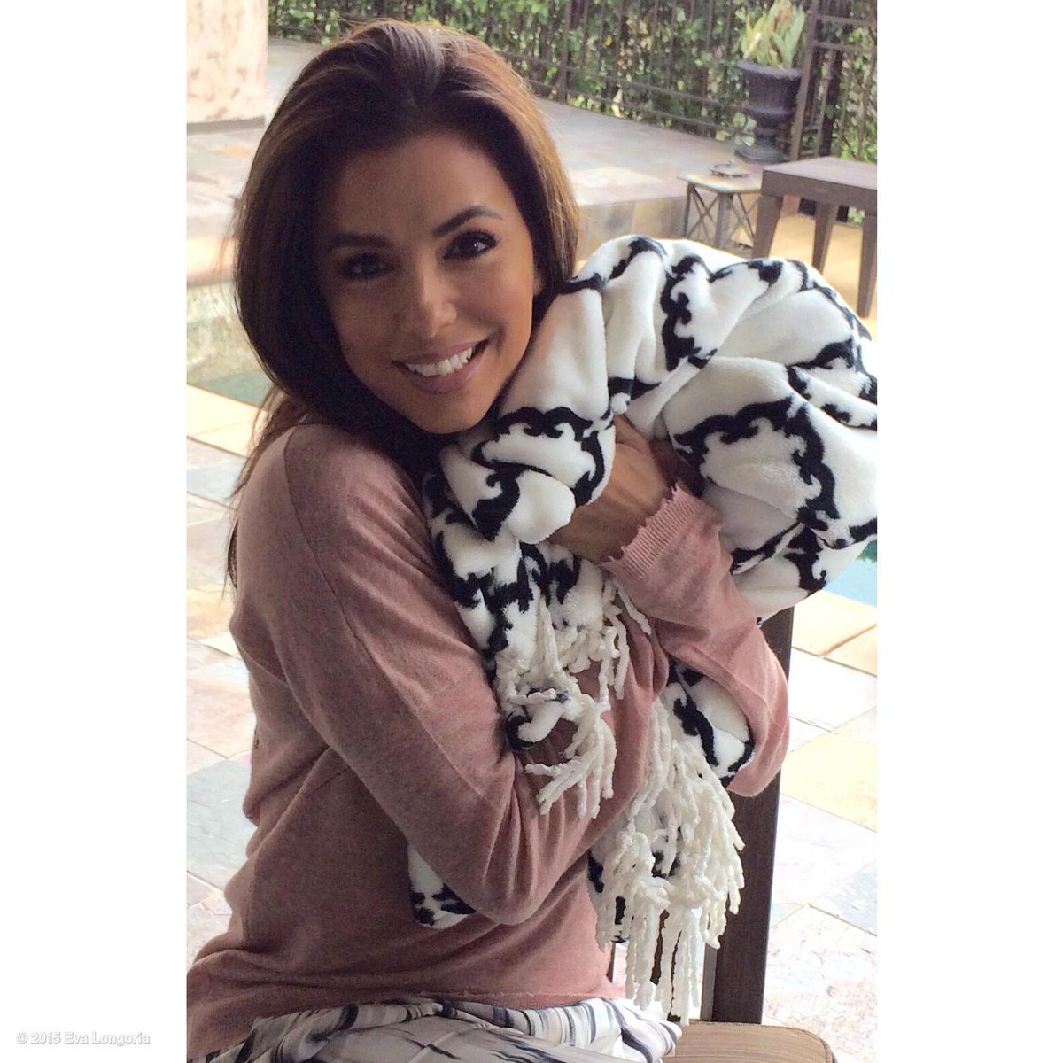 My new favorite throw! Sneak peak of my new throw collection in stores this fall @JCPenney! #supersoft http://t.co/a8aav7z67X