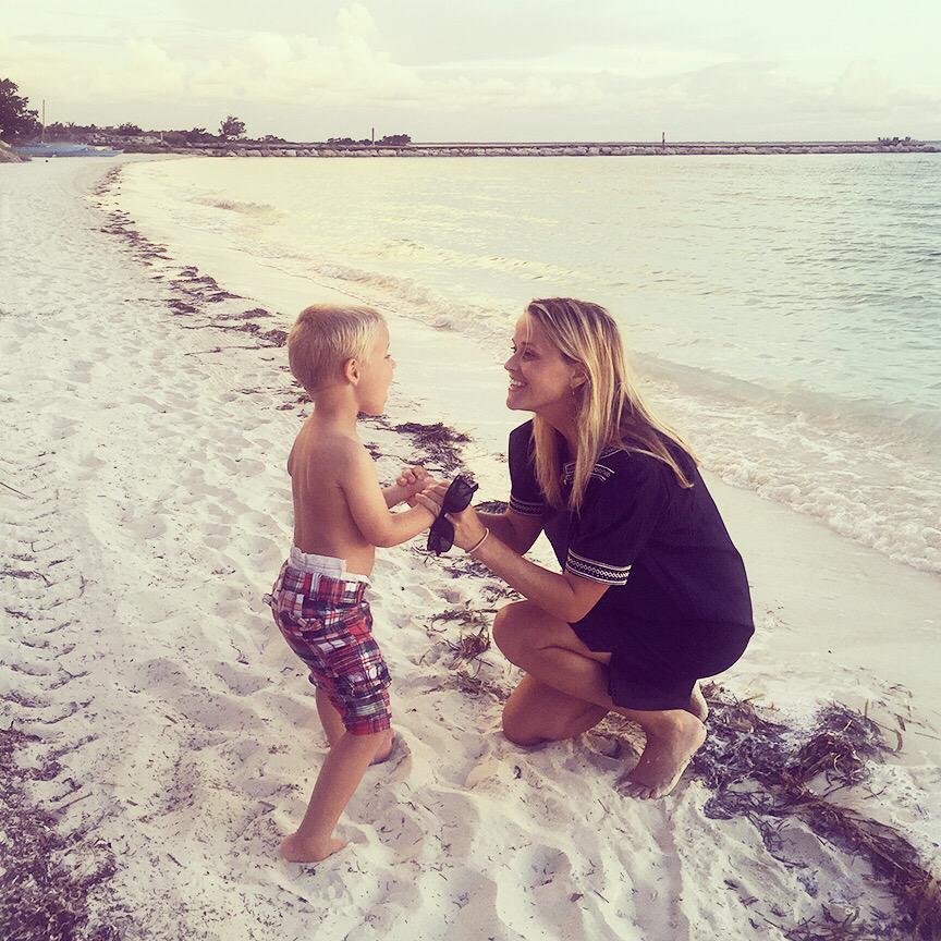 #TBT to long walks on the beach with this little comedian #Vacation #TakeMeBack (dress by @draperjamesgirl) ⛅️???? http://t.co/GAdDweyEz2