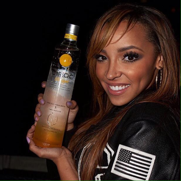 #CirocFridays S/O @TinasheNOW How do you drink your @Ciroc Pineapple? http://t.co/U9wQGpwoza