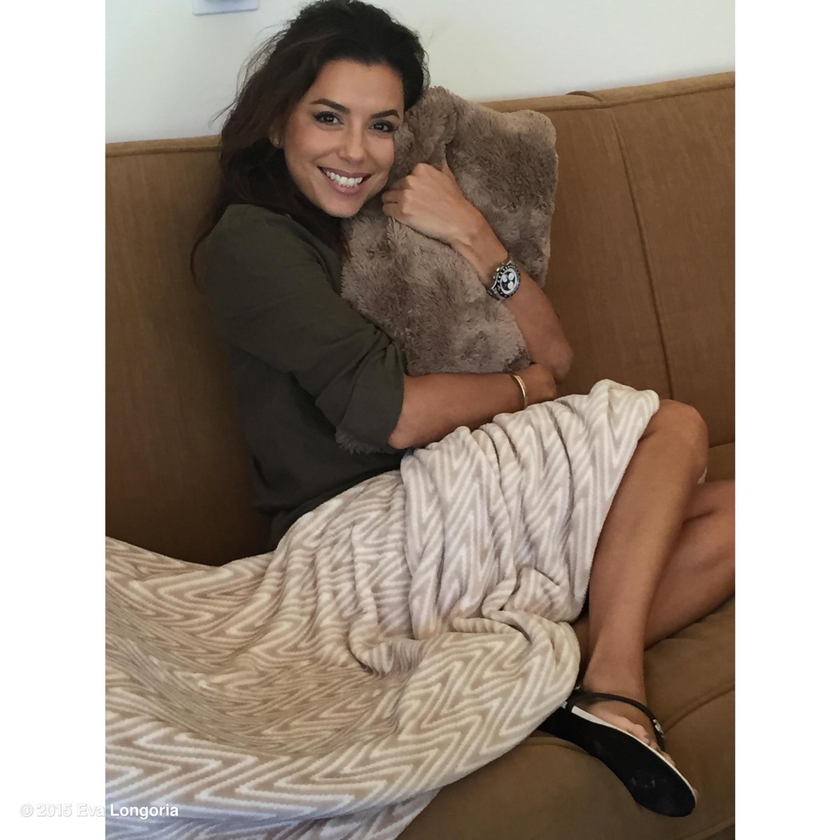 I never leave home without my travel pillow. I think my Eva Longoria Home collection needs one @JCPenney! http://t.co/jd1aaDiOWS