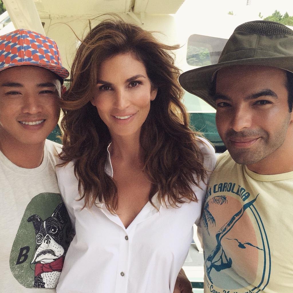 RT @hungvanngo: #tbt of a @voguemagazine 's shoot w/ 1&only @CindyCrawford & family, @carterbedloesmith @harryjoshhair ❤️ #HungVanngo http:…