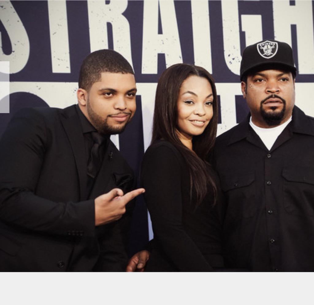 At the #StraightOuttaCompton premiere http://t.co/zKWbPw6nzF