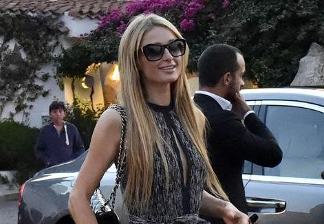 RT @RevealMag: .@ParisHilton looks ever-so-chic in flowing maxi dress, don't you think?! http://t.co/xhslrGf8Ac http://t.co/PjBVtFUwf5
