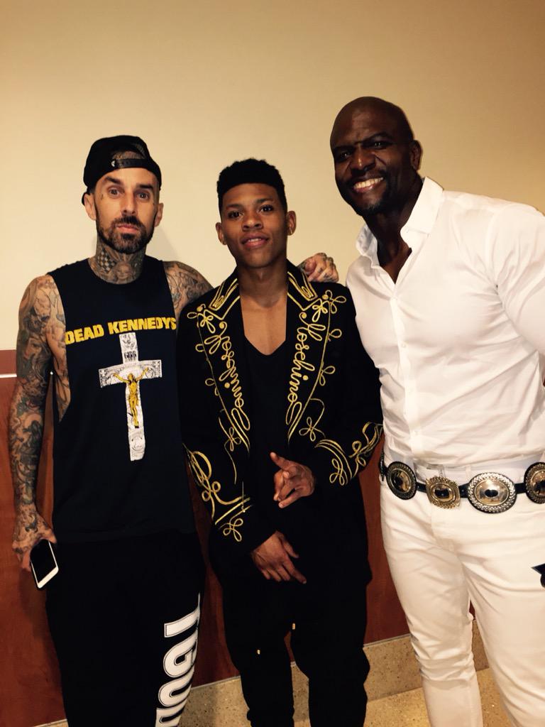 RT @TeenChoiceFOX: We're hanging backstage with @travisbarker @YazzTheGreatest and @terrycrews! #TeenChoiceAwards #TeenChoice http://t.co/b…
